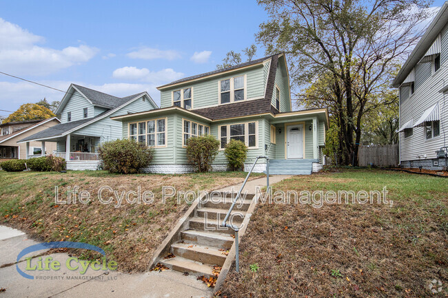 Building Photo - 1047 Evergreen St SE Rental