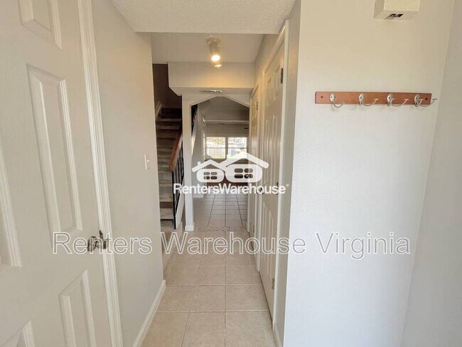 Photo - 760 Westminster Ln