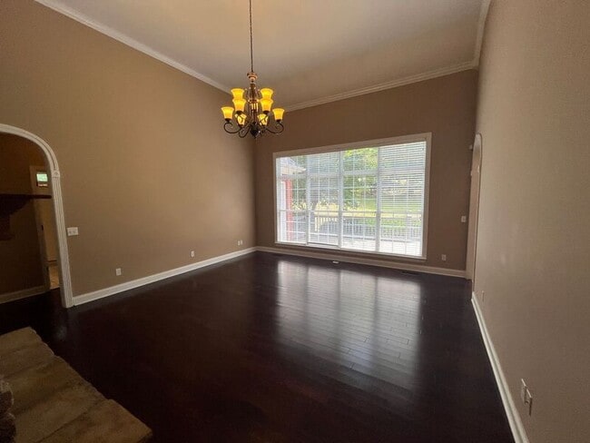 Photo - 607 Castle Dr