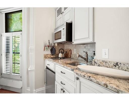 Building Photo - 188 Beacon St Unit 3