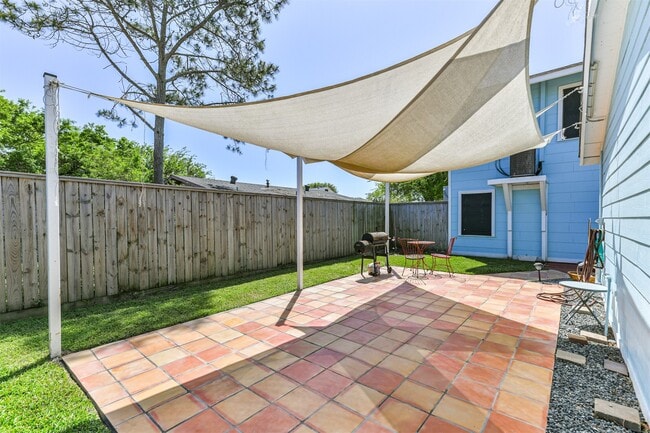 Building Photo - 818 11th St