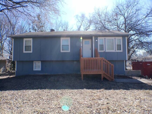 Photo - Spacious 4 bedrooms and 2 full baths home located on S Franklin St in Spring Hill