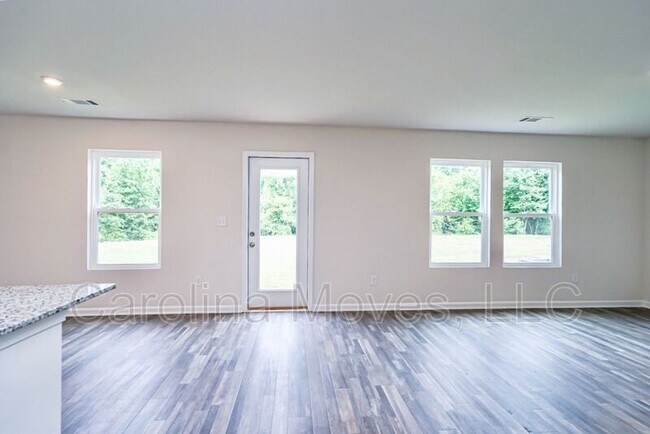 321 Long Grove Ln