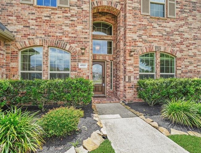 Photo - 4919 Blackwater Ln