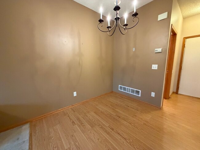 Photo - 11007 Oak Grv Cir