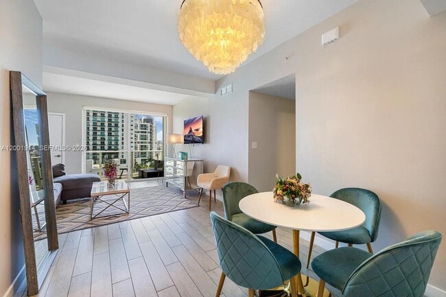 Building Photo - 321 NE 26th St Unit PH906