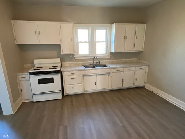 Photo - 510 W 5th St