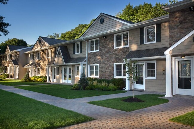 Building Photo - 301 Tudor Ln Unit 301 Rental