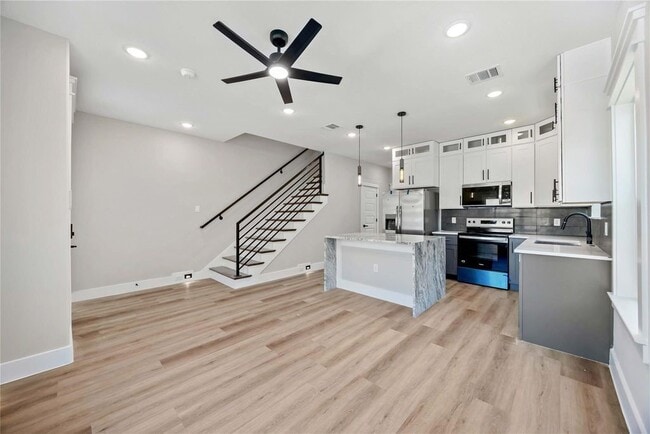 Photo - 4624 Mayflower St