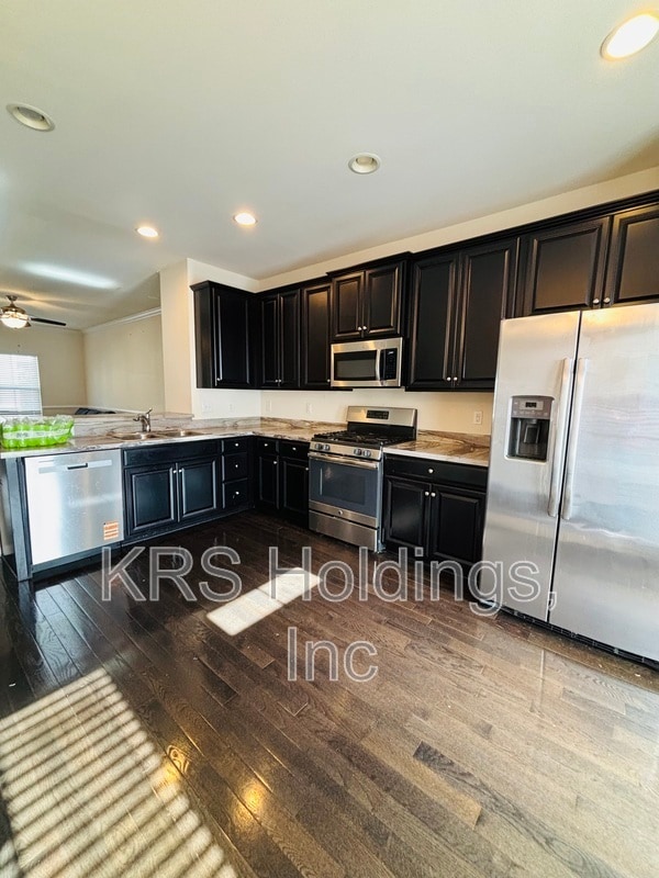 Photo - 516 Sloane St