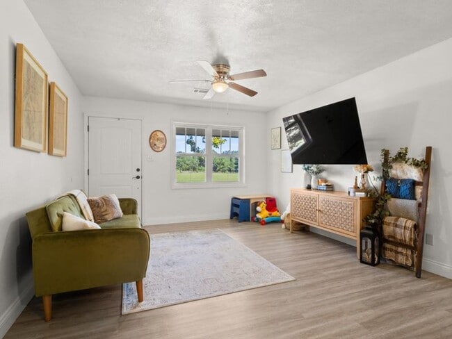 Photo - 8603 Main St