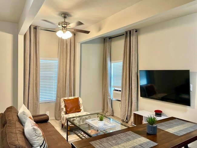 Photo - 1502 Isabella St
