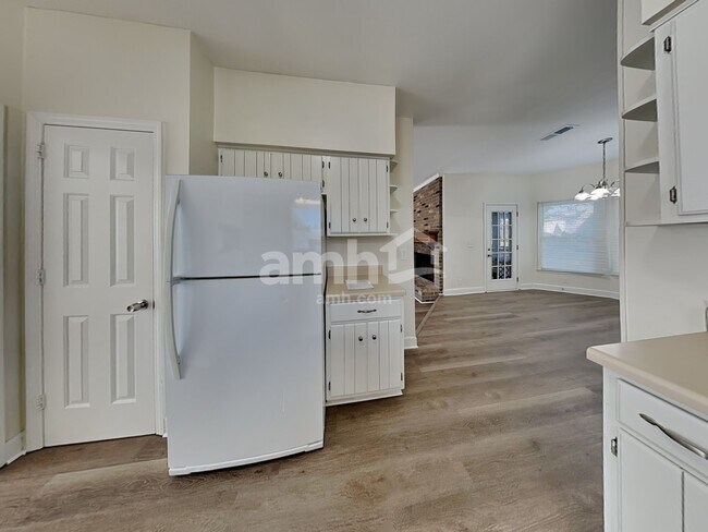 Photo - 7012 Poplar Creek Trce