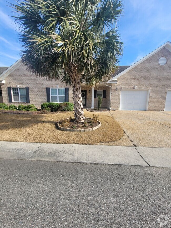 Building Photo - This 3 bedroom 2.5 bath brick townhouse wi...