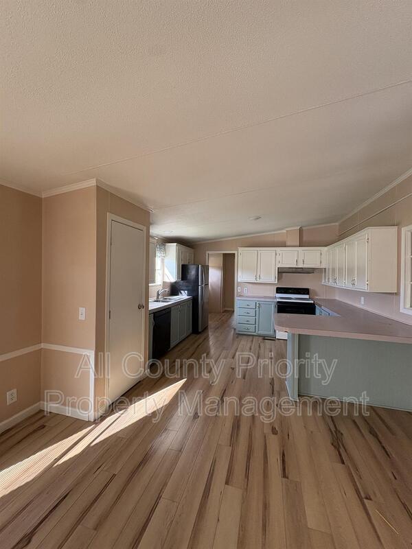 Photo - 1916 NC Hwy 210