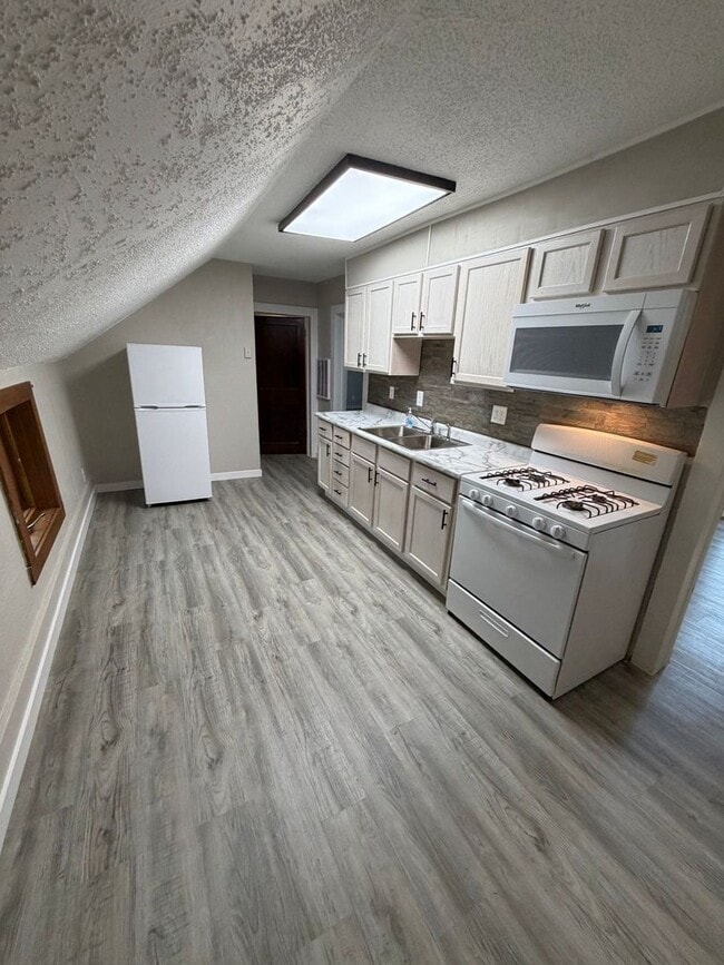 Photo - 614 N Chestnut Ave Unit Upper