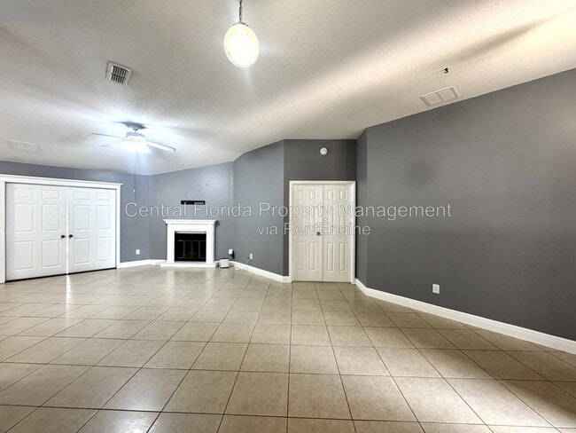 8120 Lesia Cir