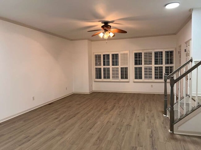 Photo - 132 Darley Dale Loop