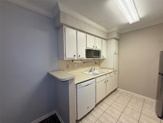 Building Photo - 2350 Bering Dr Unit 105 Rental