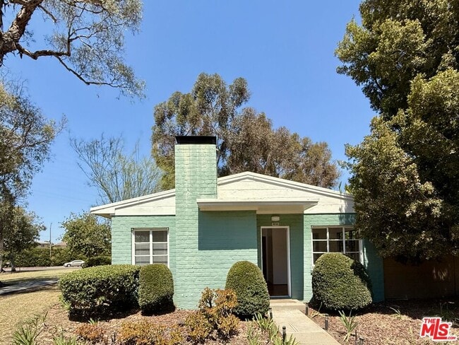 Building Photo - 5530 Village Green Rental