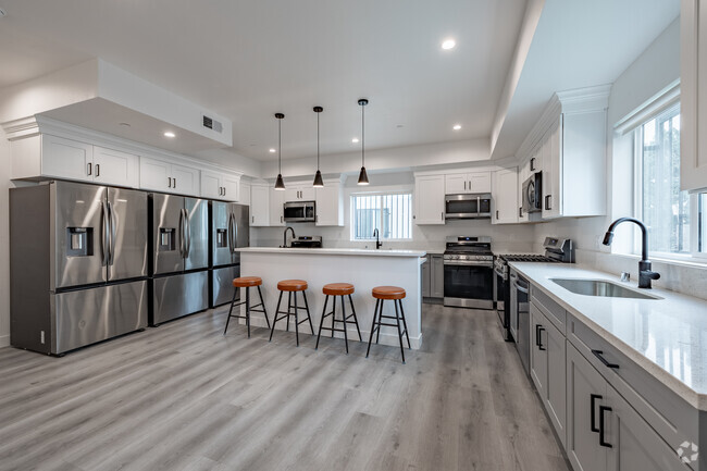 Interior Photo - 1360 W 35th Student Housing Rental