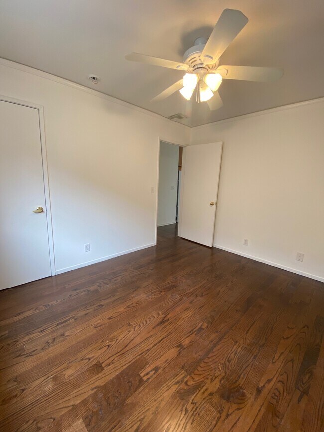 Opposite view of the dining room - 10330 Riverside Dr