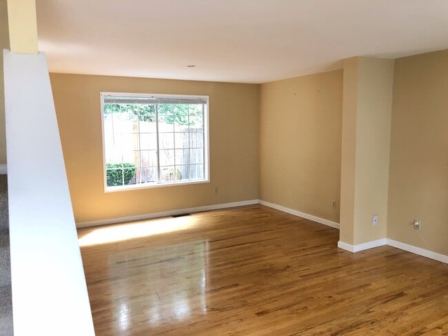 Photo - Kirkland Townhome