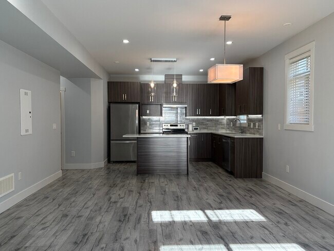 Photo - 1015 Stockwell Ave