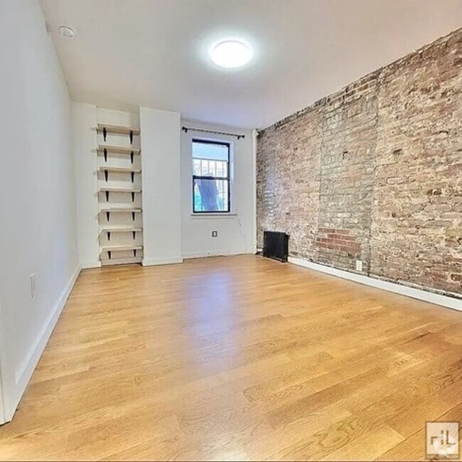 Building Photo - GREENE AVENUE / Spacious 1-Bed 1-Bath / Mi... Unit 1B Rental