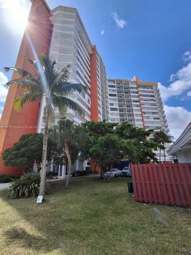 Building Photo - 1351 NE Miami Gardens Dr Unit 901E