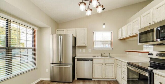 Photo - 1129 Viewpointe Dr