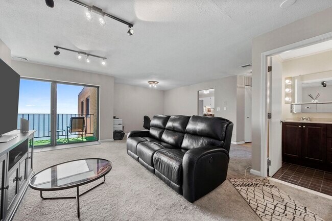 Photo - 295 Lynn Shore Dr Unidad 705