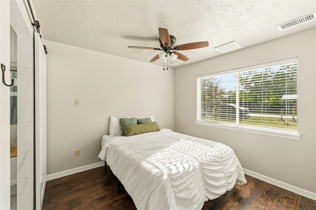 Building Photo - 24527 Appian Ridge Unit B