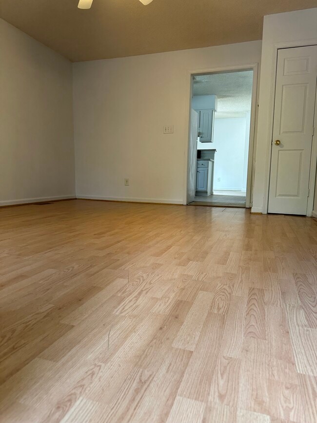 Photo - 3939 McIntosh St