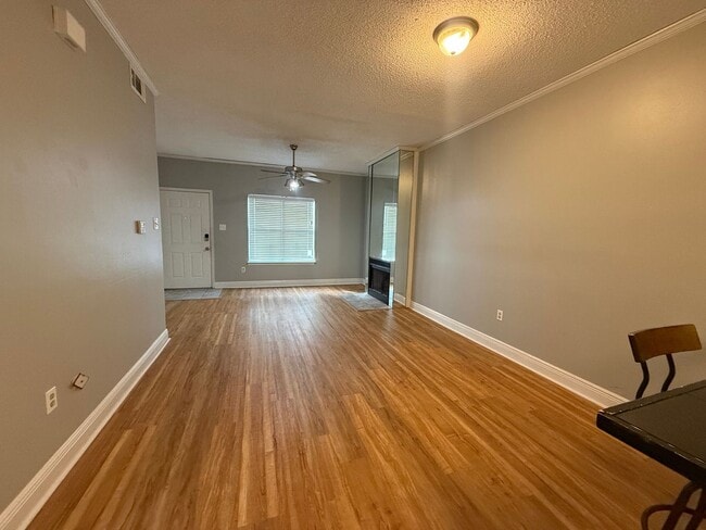 Photo - Charming 2 Bed 1 Bath Apartment