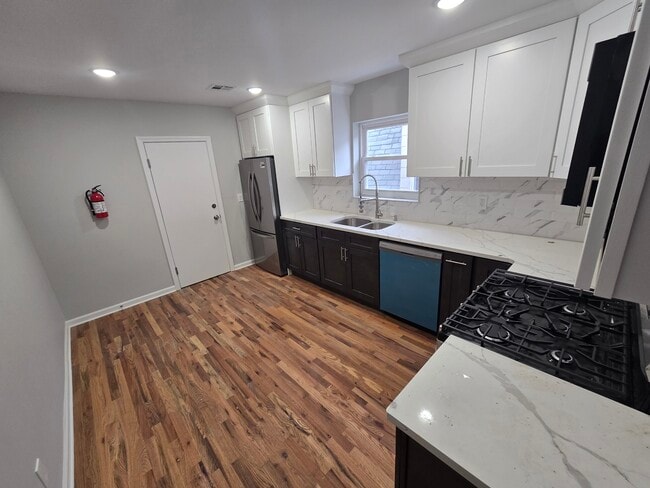 Photo - 231 N Clinton St Unit 3