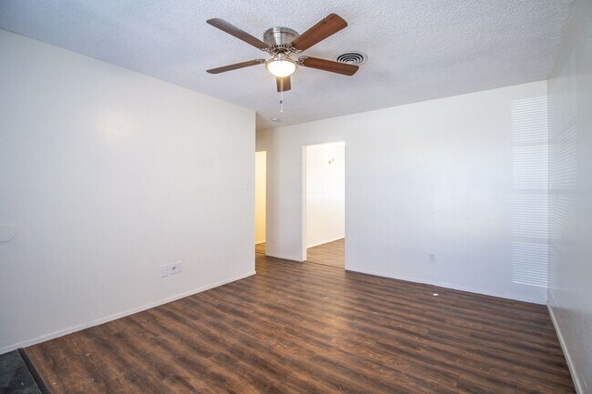 Photo - 3 Bedroom 2 bathroom house in convenient l...