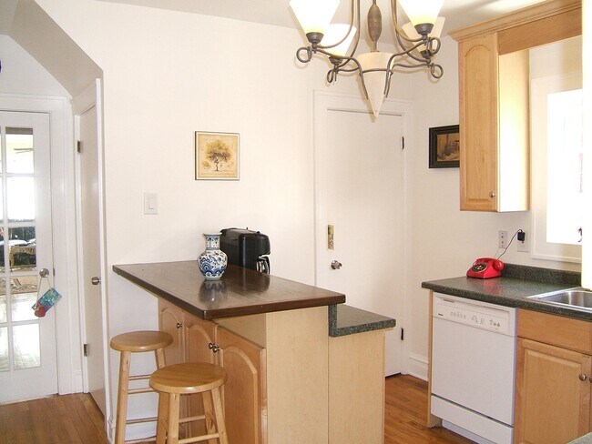 2930 N Melvina Ave Unit 1