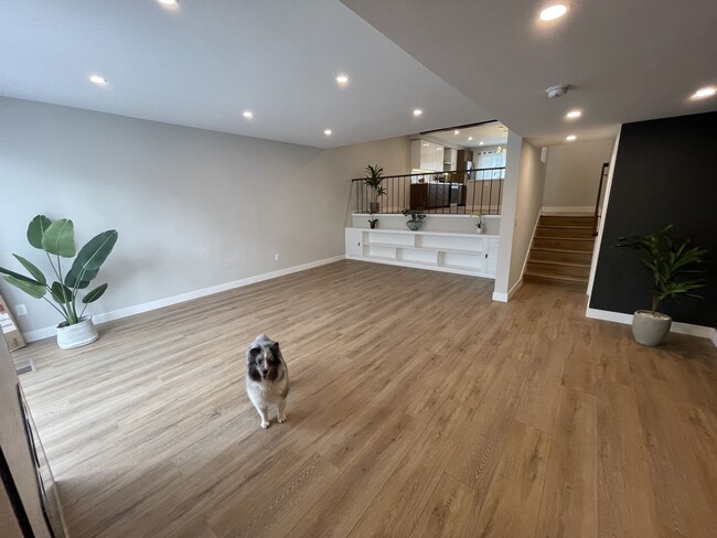 Spacious Living Room - 4315 Redwood Ave Townhome