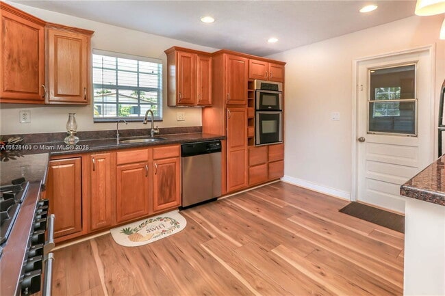 Photo - 1538 Funston St