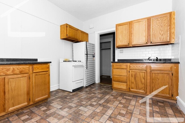 Nicely updated 1 bed in a prime location n... - Nicely updated 1 bed in a prime location n... House