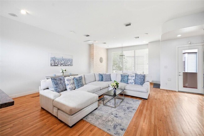 Photo - 1415 Bonnie Brae St Unit E
