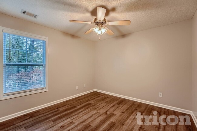 Photo - 3790 Village Main St