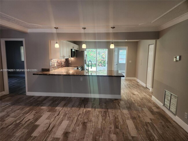 Photo - 107 18th Ave S