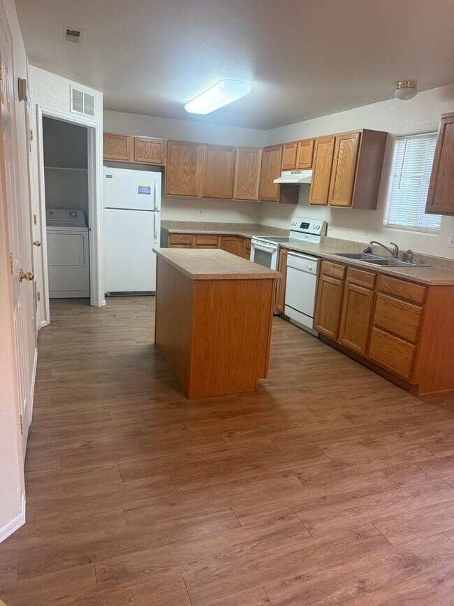 Photo - 323 Ellers Grove