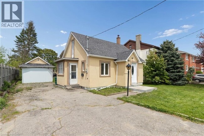 Photo - 680 Frederick St