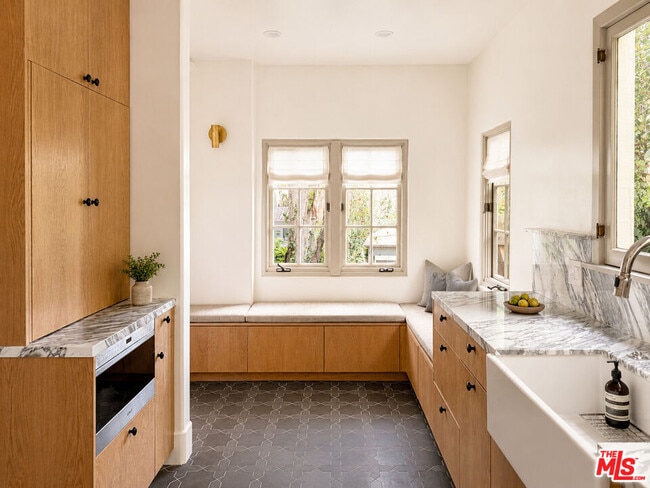 Photo - 6484 Ivarene Ave