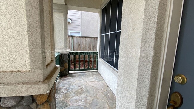 Photo - 1367 Gwerder St