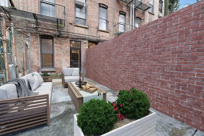 Photo - 437 W 46th St Unit 1R