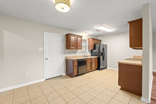 Photo - 1470 Angeline Dr